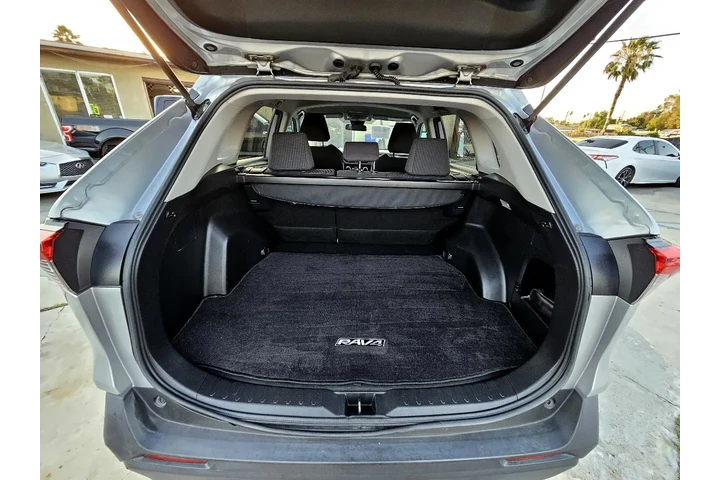 $19995 : 2021 RAV4 LE image 8