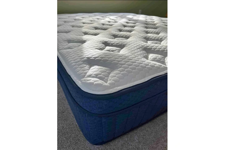 $380 : Brooklyn Bedding Aurora Luxe C image 4