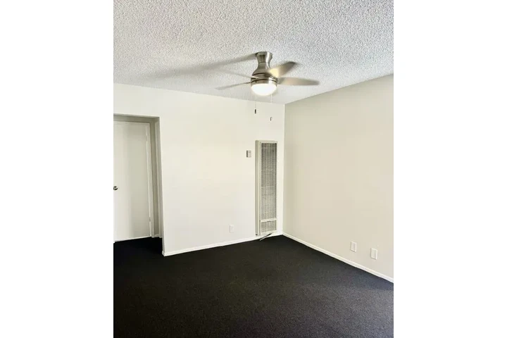 $1050 : Propiedad de Redondo Beach, CA image 3