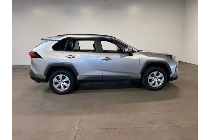 $26948 : Toyota RAV4 2021 AWD LE 4dr image 2