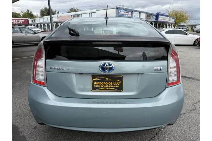 $12550 : 2013 Prius Three image 6