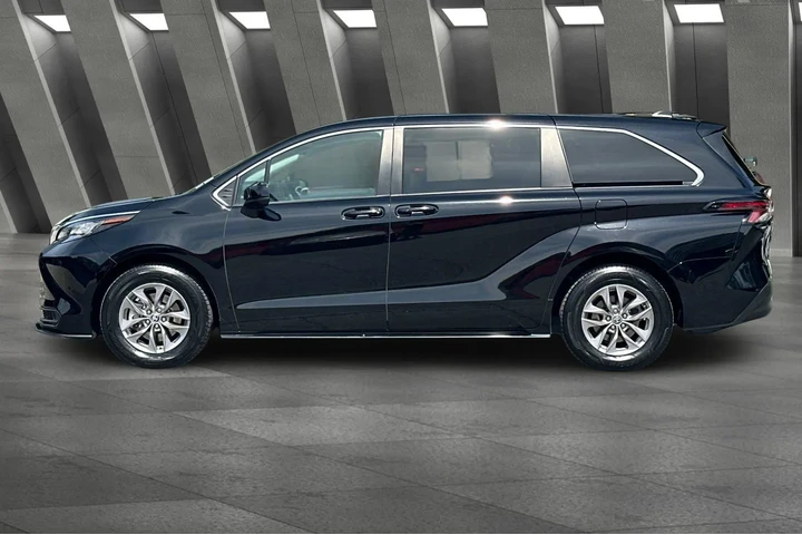 $35900 : Toyota Sienna 2023 LE 8-Pass image 10