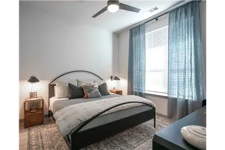 $1566 : Rental property with 0 bedro image 8