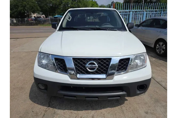 $9500 : 2020 Frontier S image 3