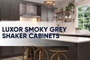 Luxor Smoky Shaker Cabinets en Louisville
