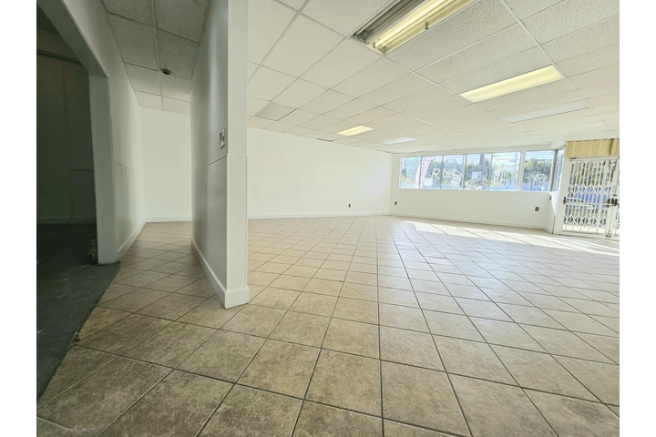 $2800 : Local comercial en South Gate image 5