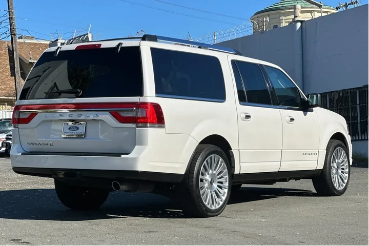 $18900 : Lincoln Navigator L 2017 4x4 image 4