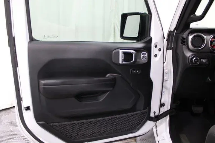 $29793 : Jeep Wrangler Unlimited 2021 image 6