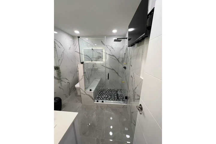 Glass shower doors image 3