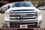 Used 2017 Tundra 4WD SR5 Crew en Long Island