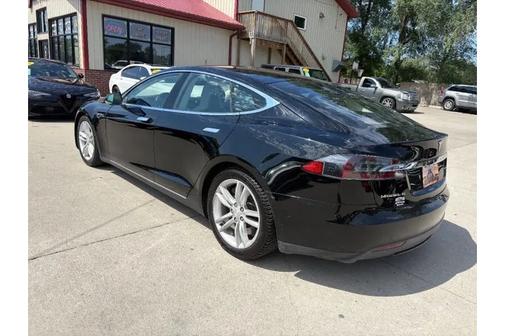 $17950 : 2015 Model S 85D image 7