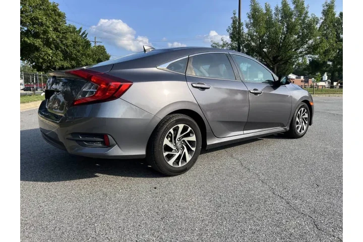$12900 : 2018 Civic EX image 6