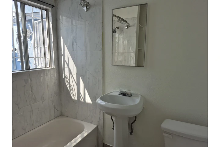 $2000 : Apartamento  de Renta image 4