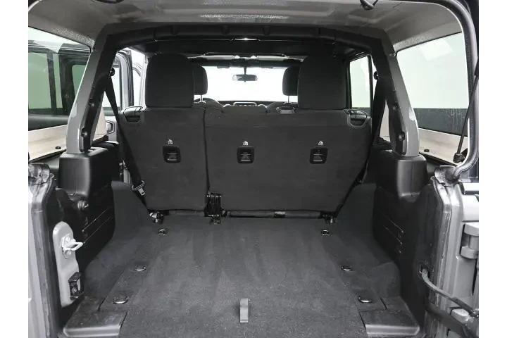 $26115 : Jeep Wrangler Unlimited 2022 image 2