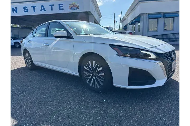 $18094 : Nissan Altima 2023 2.5 SV 4d image 2