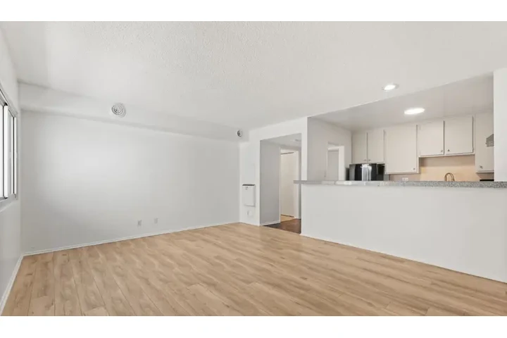 $2000 : Nice 👍 2Bedroom apartment image 2
