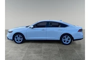 $29264 : Honda Accord 2024 LX 4dr Sed thumbnail