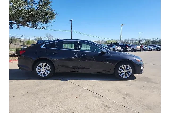 $18487 : Chevrolet Malibu 2023 LT 4dr image 2