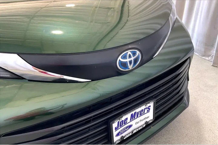 $35441 : Toyota Sienna 2024 LE 8-Pass image 7