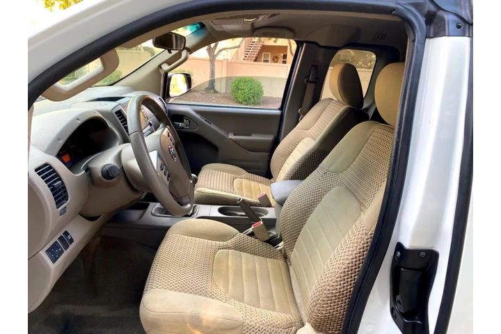 $9000 : 2017 Frontier SV image 5