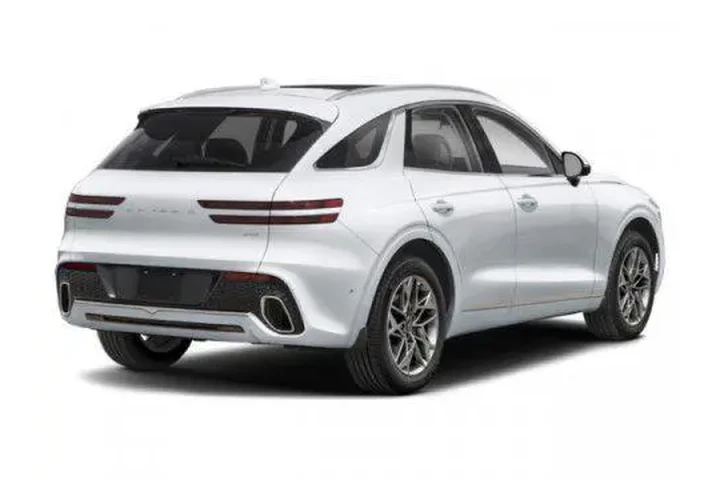 $34497 : Genesis GV70 2023 AWD 2.5T S image 5