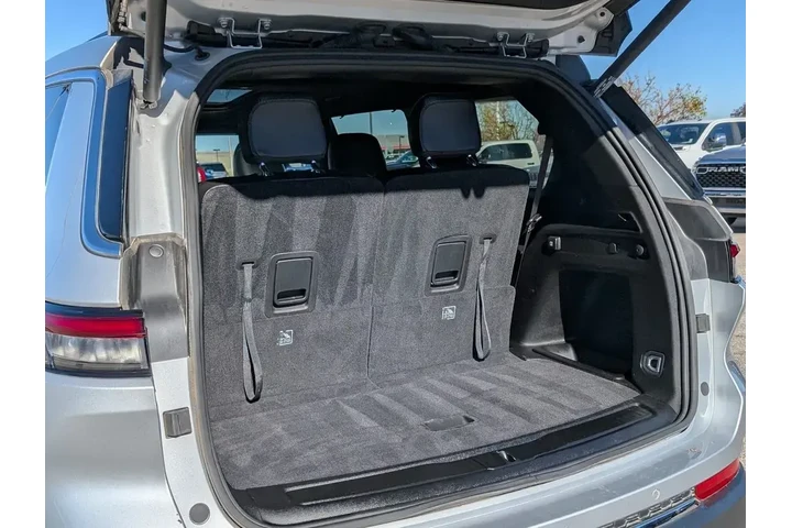 $35995 : Jeep Grand Cherokee L 2024 4 image 8