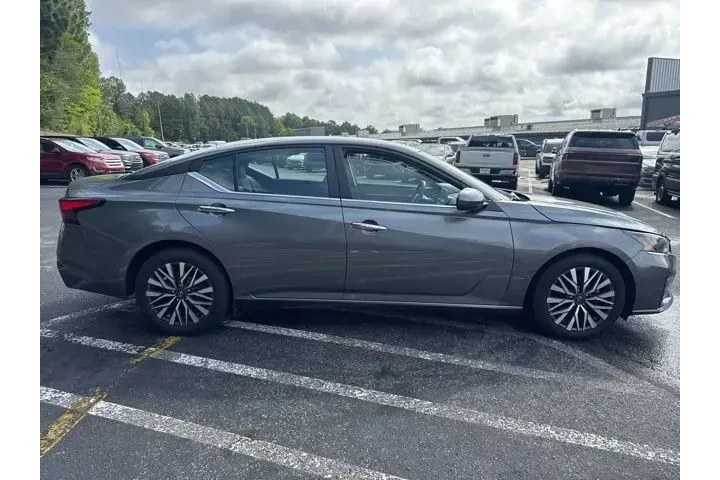 $19490 : Nissan Altima 2023 2.5 SV 4d image 7