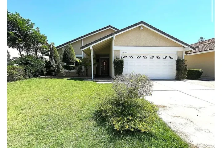 $2350 : 3 BEDROOMS, 3.5 BATH HOUSE image 2