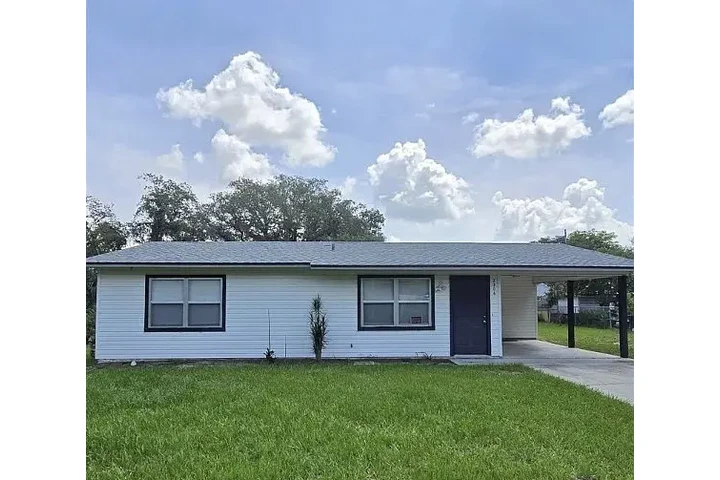 $700 : HOUSE RENT IN AVON PARK FLORID image 7