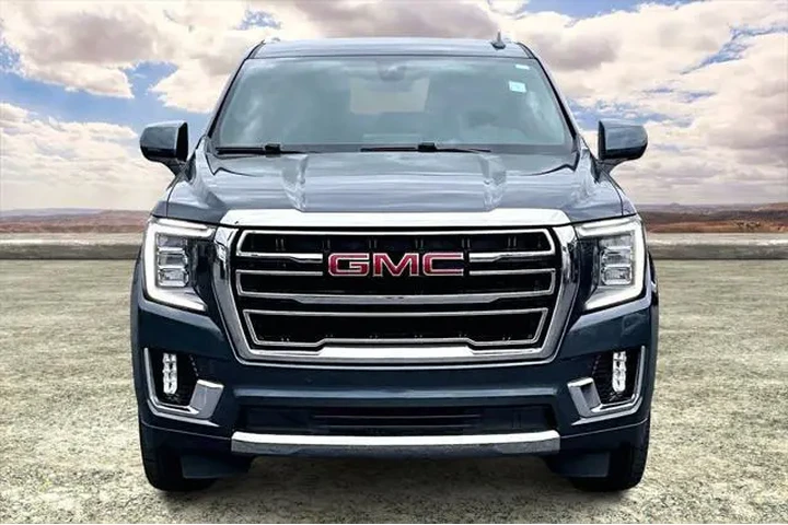 $32991 : GMC Yukon XL 2021 4x4 SLT 4d image 2