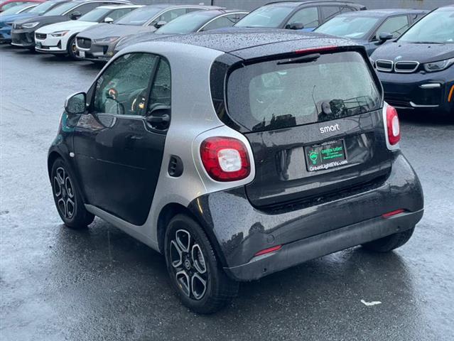 $8900 : Used 2018 fortwo electric dri image 8