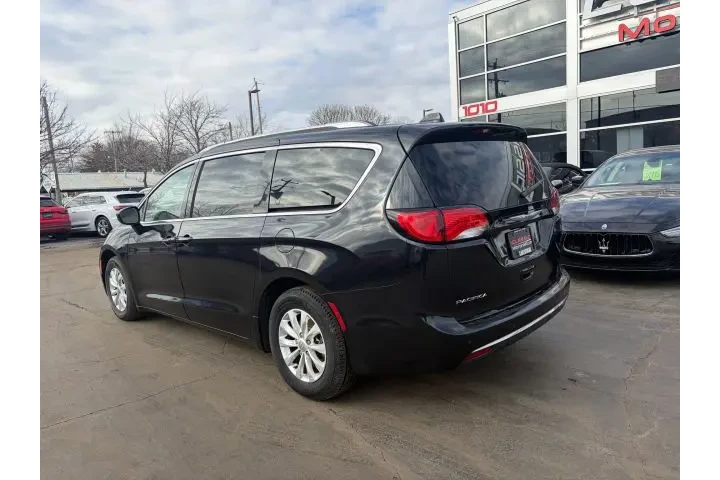 $19995 : 2019 PACIFICA image 1