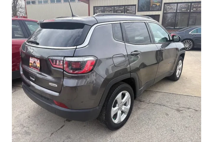 2018 Compass Latitude image 5