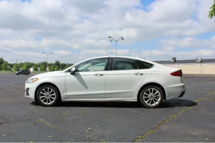 2019 Fusion Hybrid SE image 4