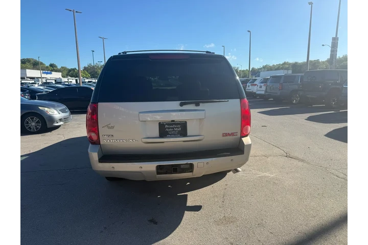 $5980 : 2011 GMC Yukon XL 4WD 4dr 150 image 3
