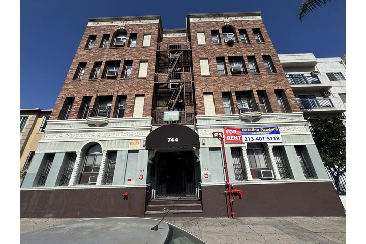 $1400 : Los Angeles Korea Town Studio image 7