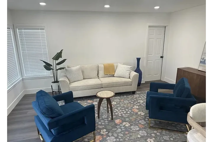 $1683 : Rare opportunity! image 1