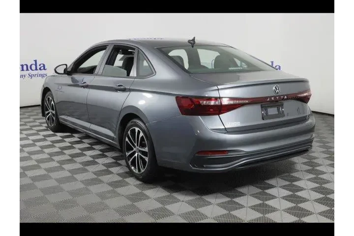 $21875 : Volkswagen Jetta 2025 Sport image 5