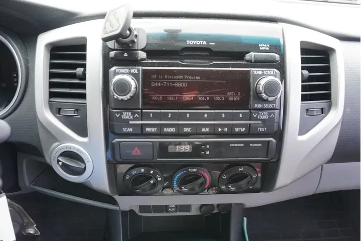 $21225 : Toyota Tacoma 2012 4x4 V6 4d image 8