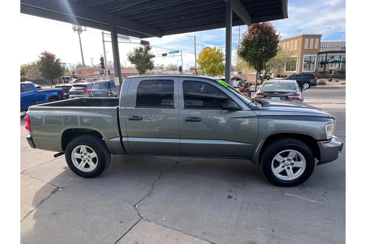 2011 Dakota SXT Crew Cab 2WD image 4