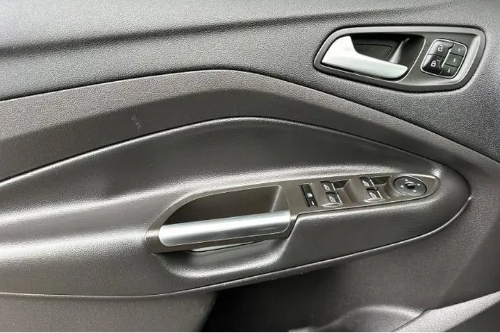 $14990 : Ford Escape 2018 AWD Titaniu image 10