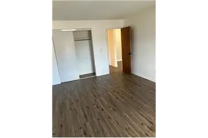 $2200 : Rental property with 1 bedro image 6