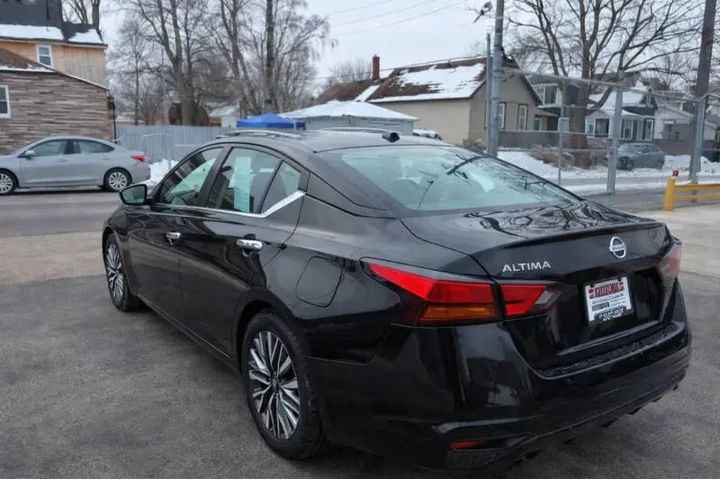 $20995 : 2024 Altima 2.5 SV image 8
