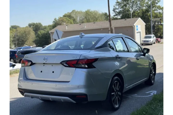 $8999 : 2021 Versa SV image 6