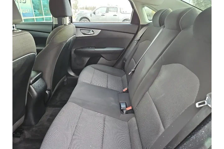 $16919 : Kia Forte 2023 LXS 4dr Sedan image 9