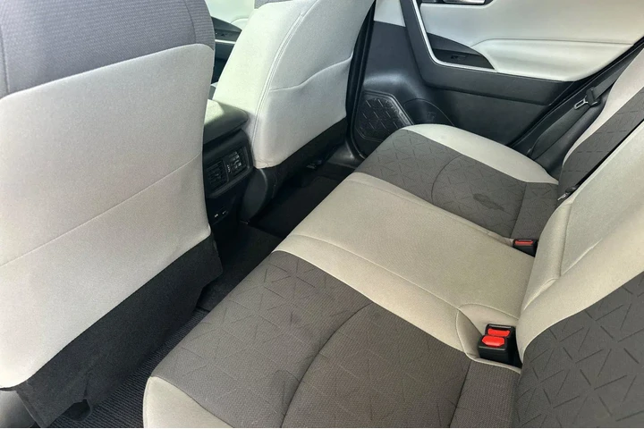 $25900 : Toyota RAV4 2021 AWD XLE 4dr image 8