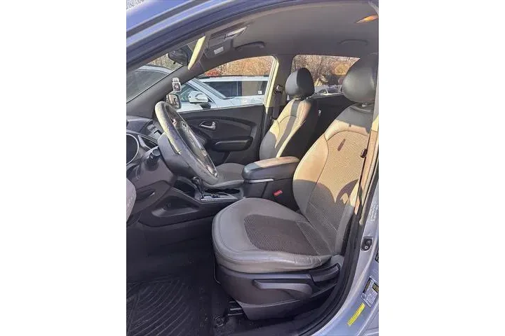 $8325 : Hyundai TUCSON 2012 AWD GLS image 2