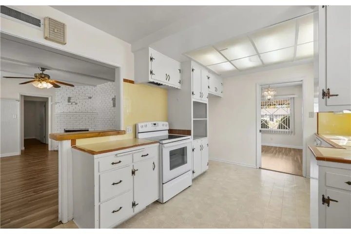 $2480 : 3Bed 2Bath House in South Gate image 3