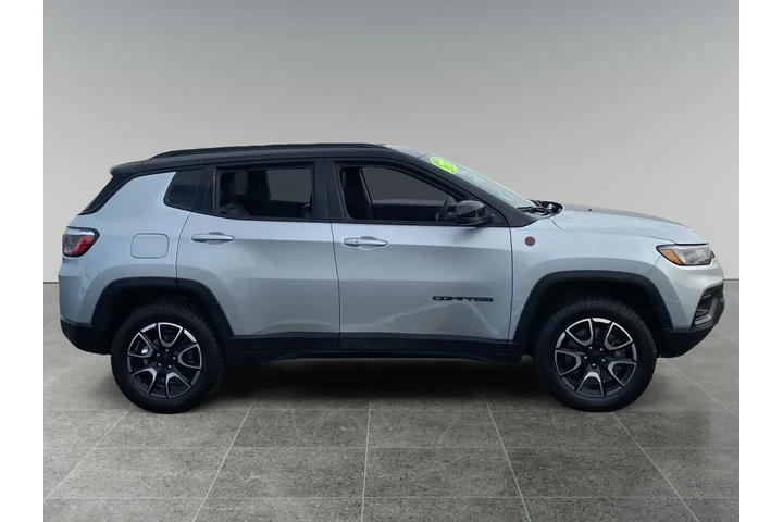 $30209 : Jeep Compass 2024 4x4 Trailh image 6