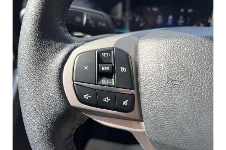 $33064 : Ford Explorer 2023 AWD XLT 4 image 9